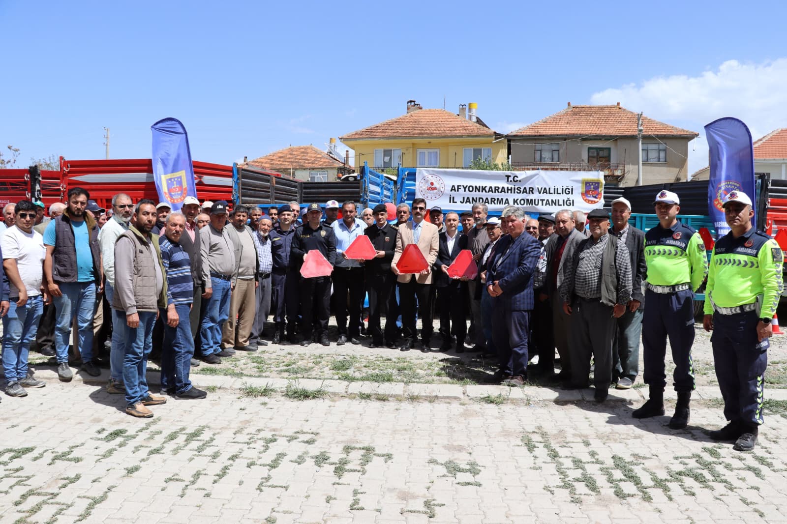 Afyonkarahisar İl Jandarma Komutanlığı tarafından Sandıklı ilçesine bağlı Hırka Köyü’nde