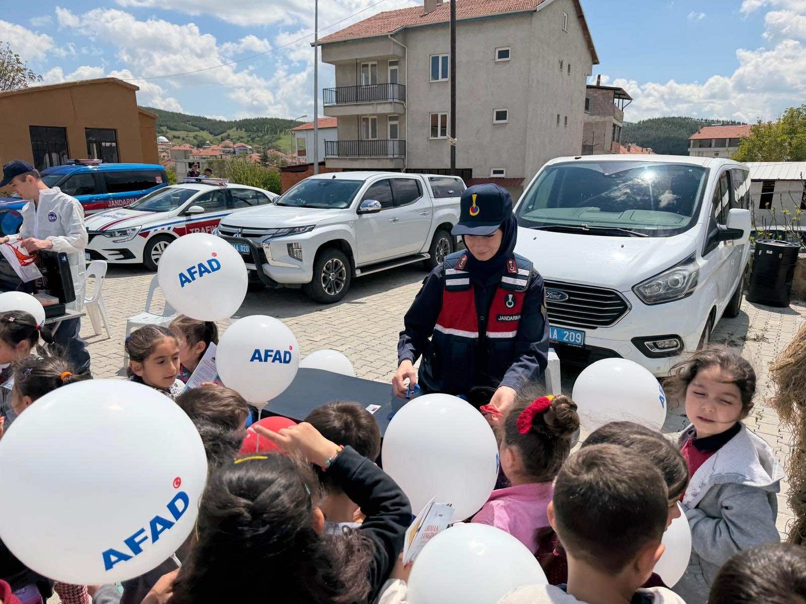 Afyonkarahisar İl Jandarma Komutanlığı, Hocalar ilçesinde düzenlenen Gençlik Festivali kapsamında