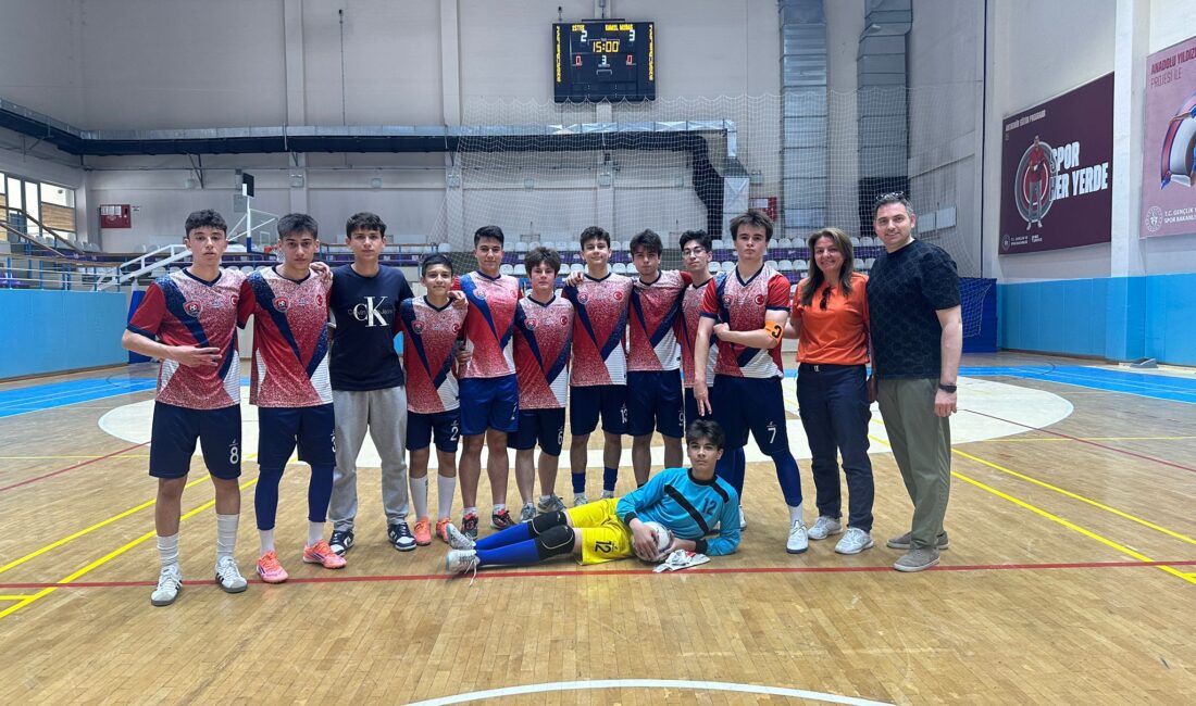 Liselerarası Genç Erkekler 2. Küme Futsal Turnuvası grup final müsabakasında