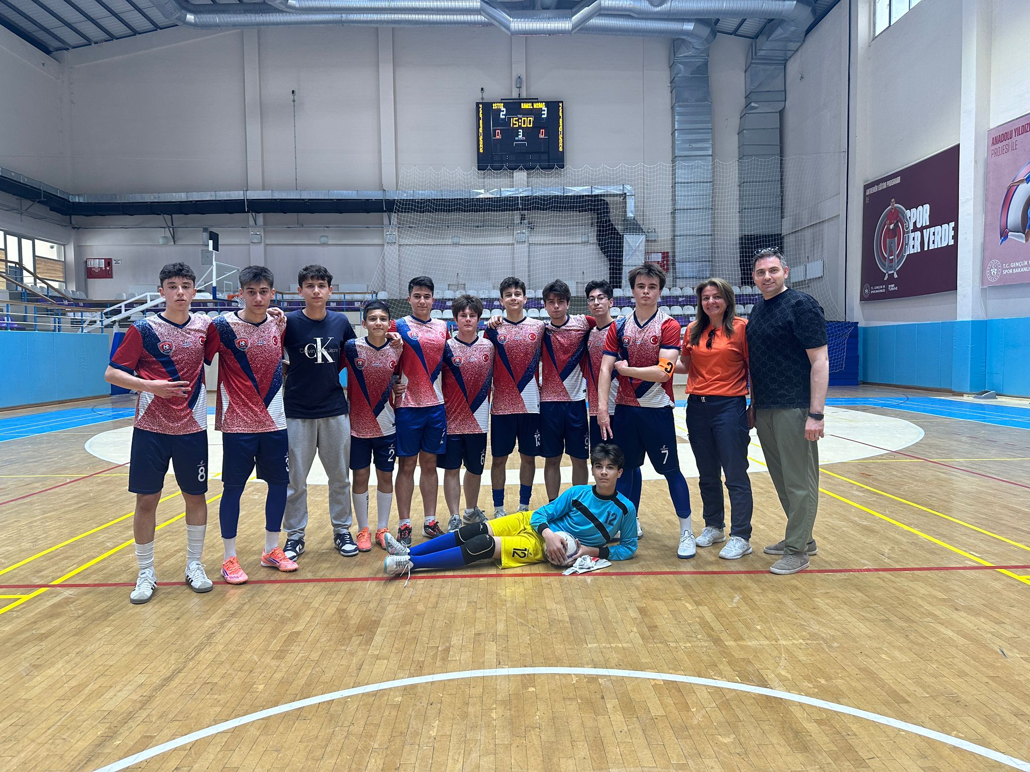 Liselerarası Genç Erkekler 2. Küme Futsal Turnuvası grup final müsabakasında