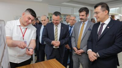 Sandıklı Kaymakamı Selçuk Yosunkaya, "TÜBİTAK 4006 Bilim Fuarı" açılışına katıldı.
