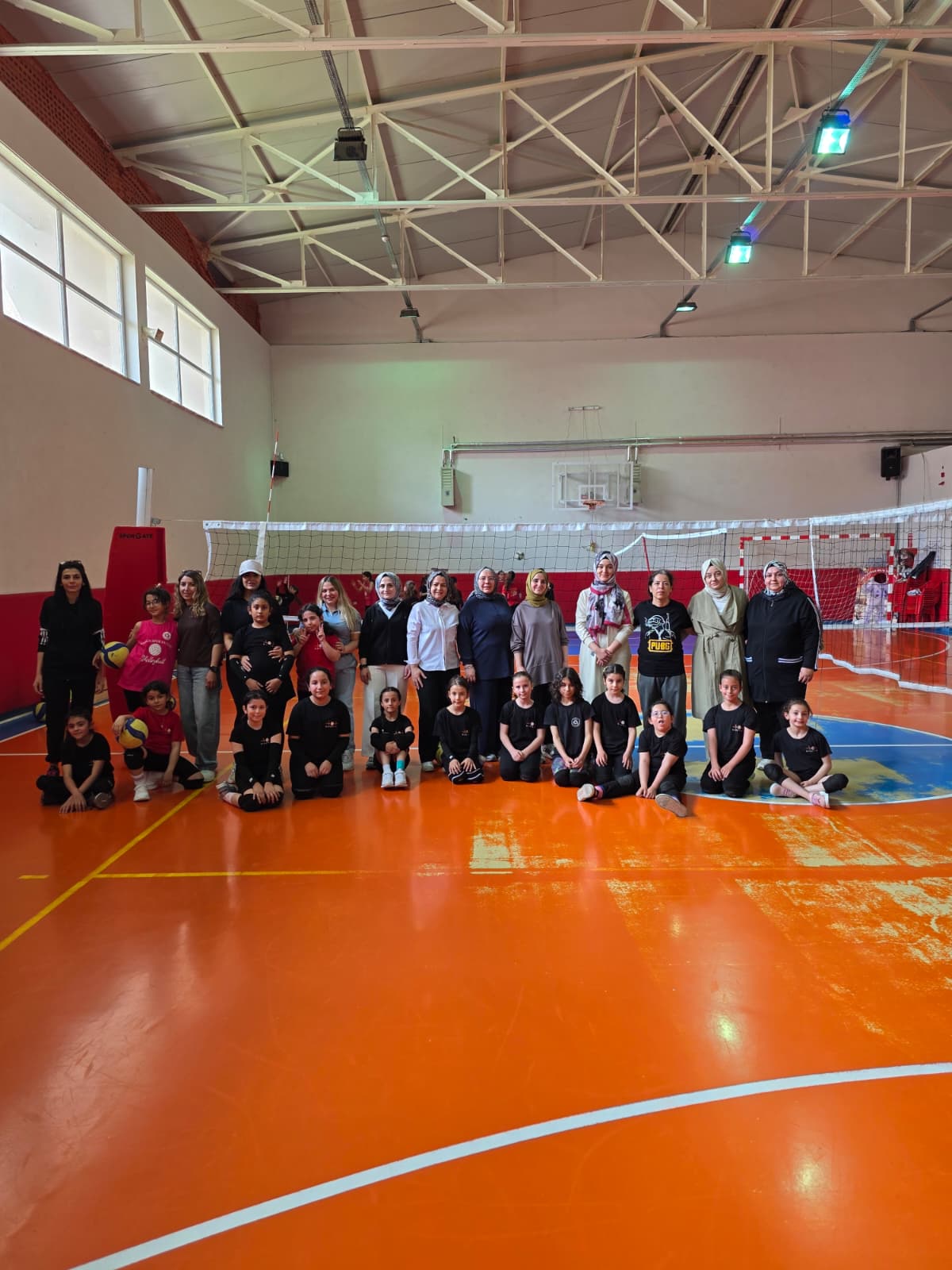 ​Kurşun Spor, Anneler Günü’ne özel düzenlediği voleybol turnuvasıyla renkli görüntülere