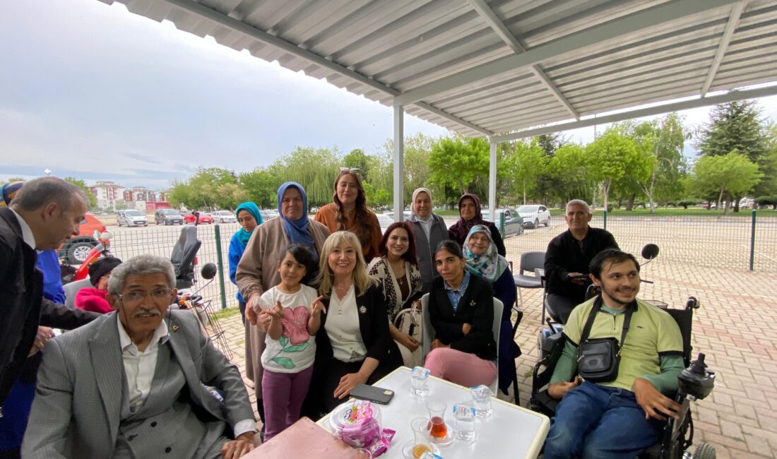 MHP Afyonkarahisar İl Başkan Yardımcısı Nesrin Çelikbilek ve beraberindeki heyet,