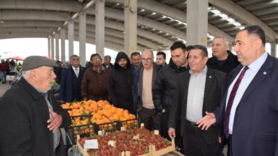 İYİ Parti Afyonkarahisar İl Başkanı Muhammet Mısırlıoğlu, beraberindeki il yönetim