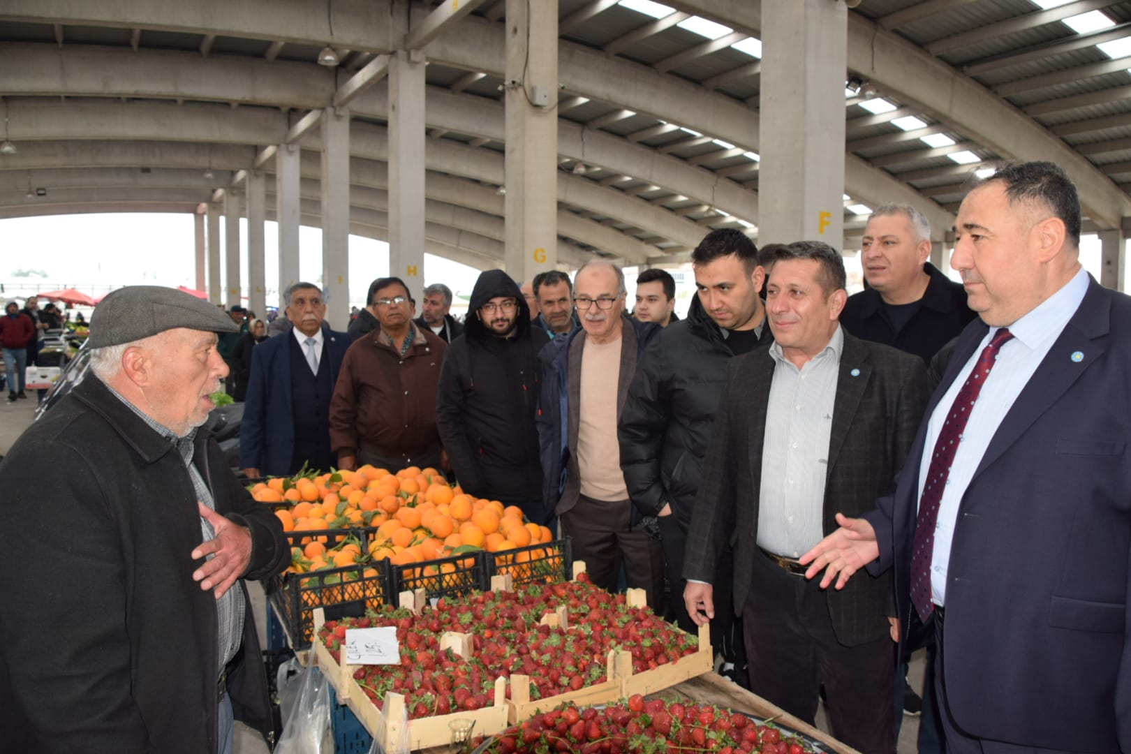İYİ Parti Afyonkarahisar İl Başkanı Muhammet Mısırlıoğlu, beraberindeki il yönetim