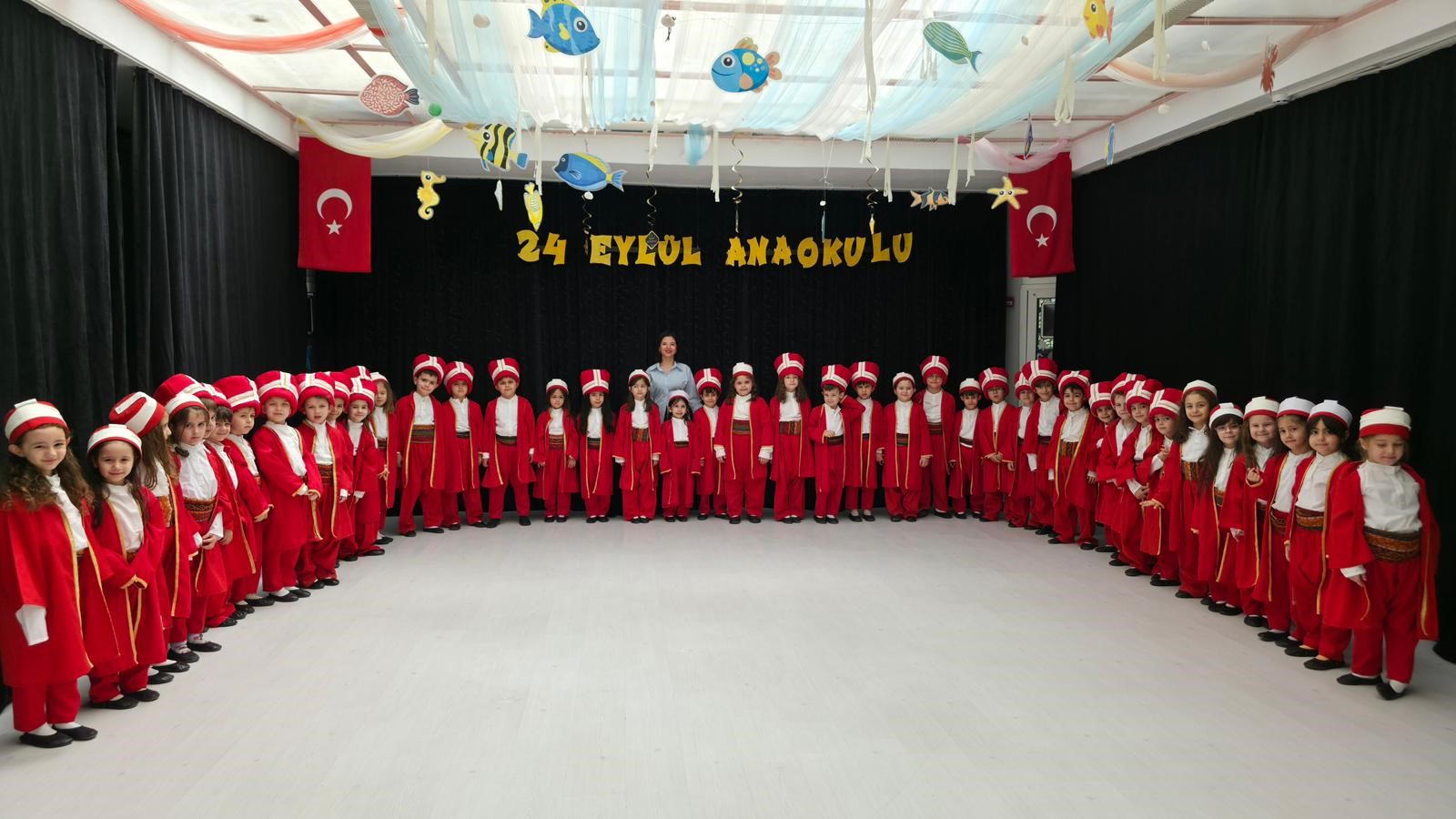 Afyonkarahisar’ın Bolvadin ilçesindeki anaokulunda eğitim gören minikler mehteran takımı kurup,