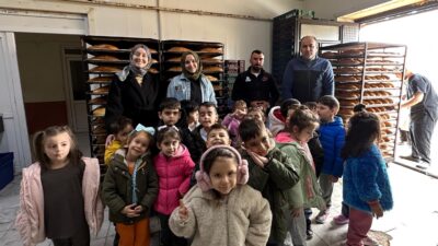 Bolvadin Anaokulu öğrencileri, öğretmenleri eşliğinde belediyeye ait Halk Ekmek Fabrikası’nı