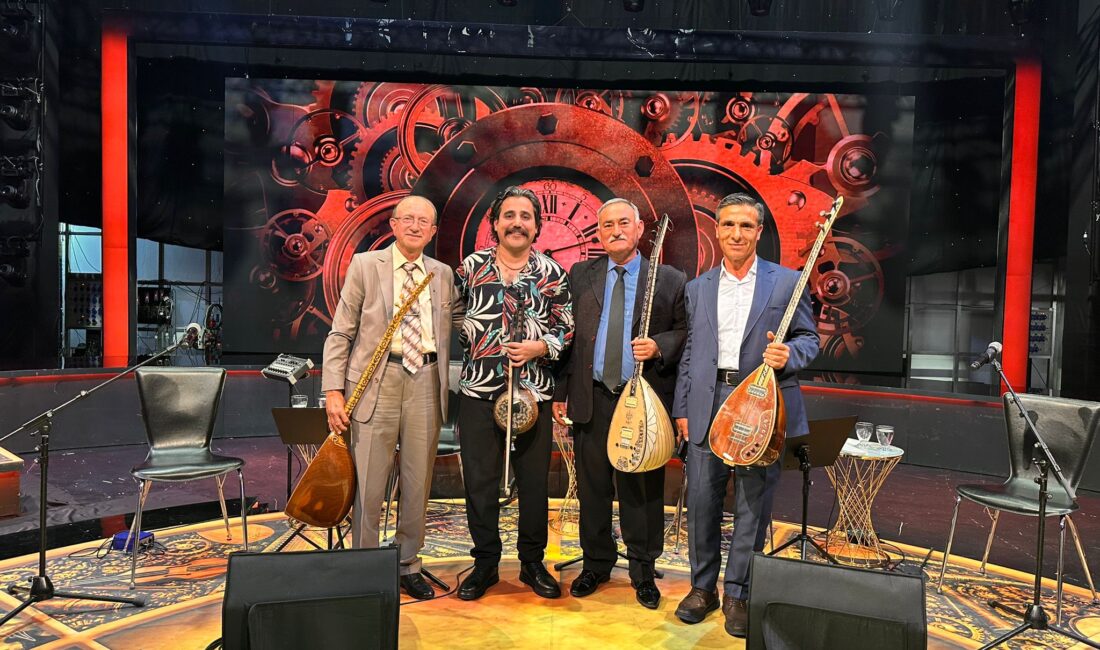 TRT Müzik ekranlarında yayınlanan ve sanatçı Uğur Önür’ün sunduğu “Zamane”