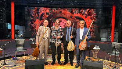 TRT Müzik ekranlarında yayınlanan ve sanatçı Uğur Önür’ün sunduğu “Zamane”