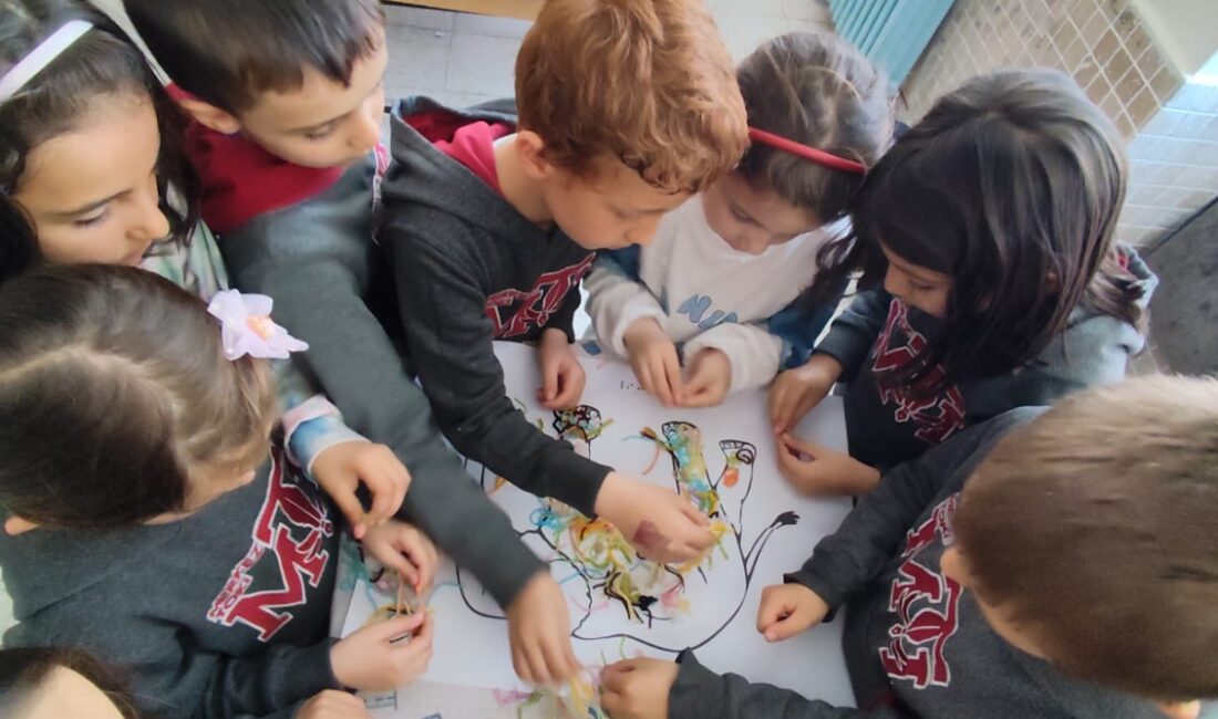 Merkez TOKİ İlkokulu 2/C sınıf öğretmeni Hüsniye Erdal’ın kuruculuğunu, müdür