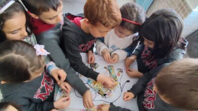 Merkez TOKİ İlkokulu 2/C sınıf öğretmeni Hüsniye Erdal’ın kuruculuğunu, müdür
