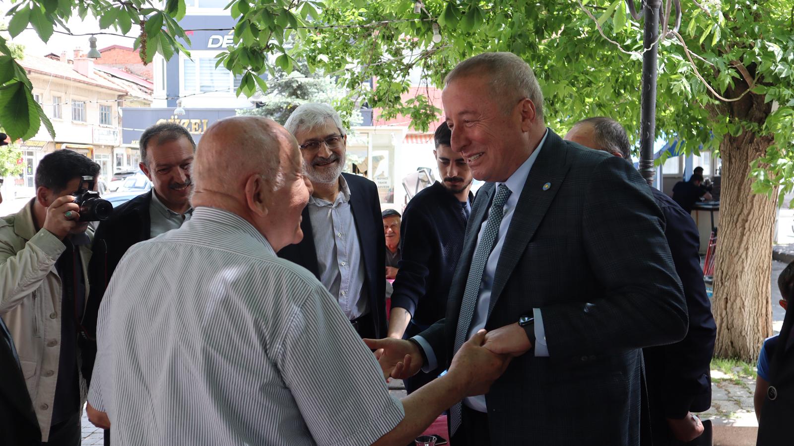 İYİ Parti Genel Başkan Yardımcısı ve Afyonkarahisar Milletvekili Hakan Şeref