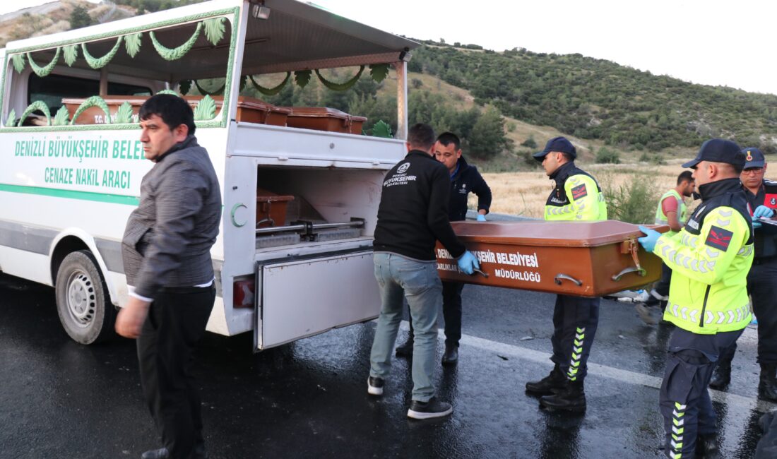 Denizli'nin Sarayköy ilçesinde bariyerlere çarpan yolcu otobüsünün alev alması sonucu