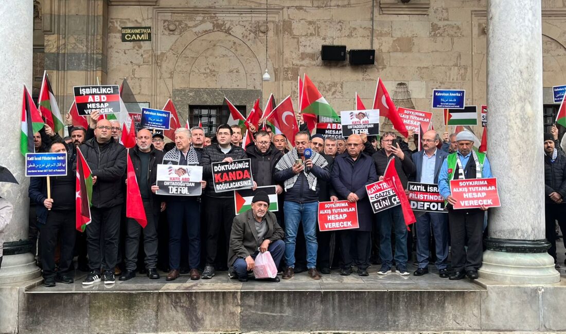 Afyonkarahisar’da Filistin’e Destek Platformu tarafından İmaret Camii önünde basın açıklaması