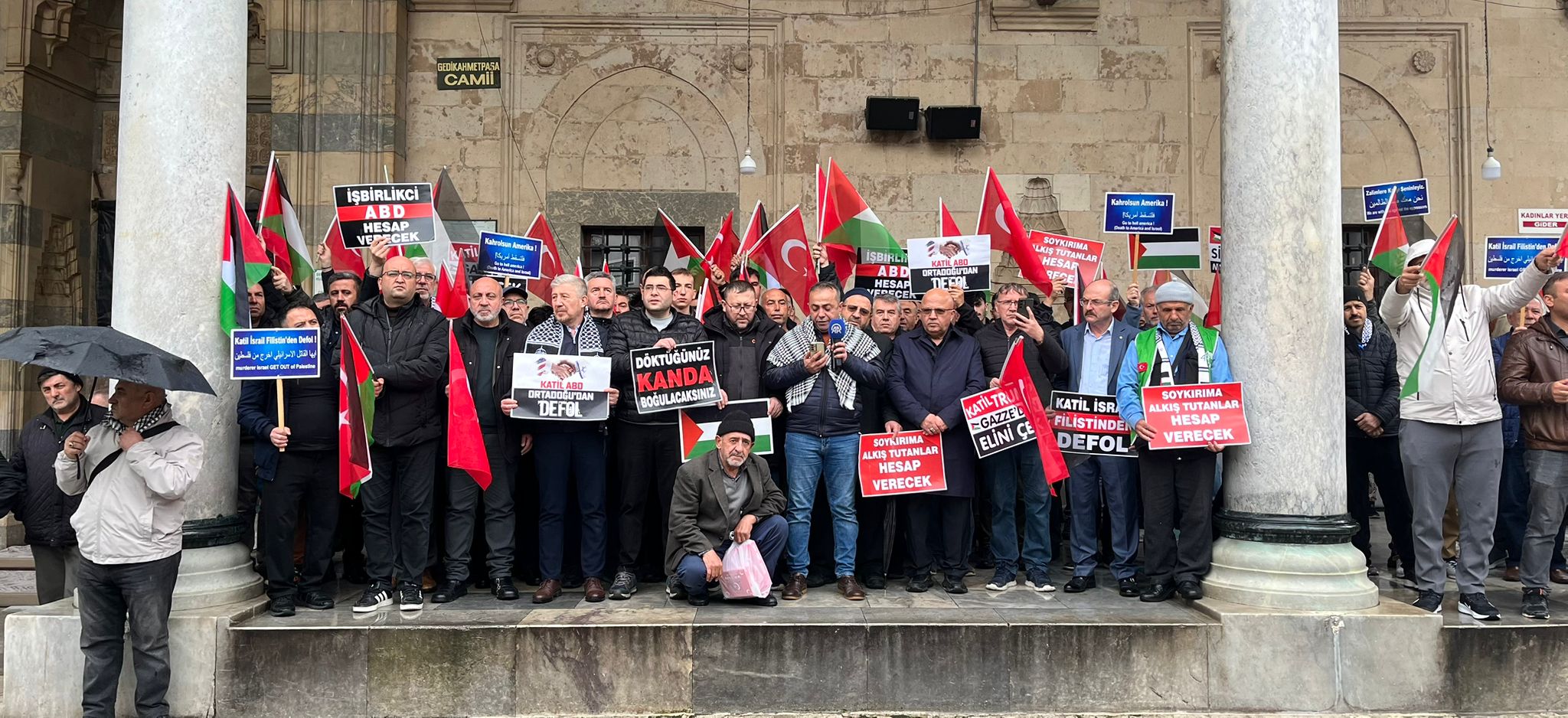 Afyonkarahisar’da Filistin’e Destek Platformu tarafından İmaret Camii önünde basın açıklaması