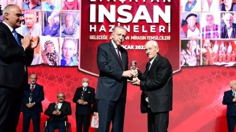 İzmir'in Bergama ilçesinde, antik çağın mirası parşömen üretimini geleneksel yöntemlerle