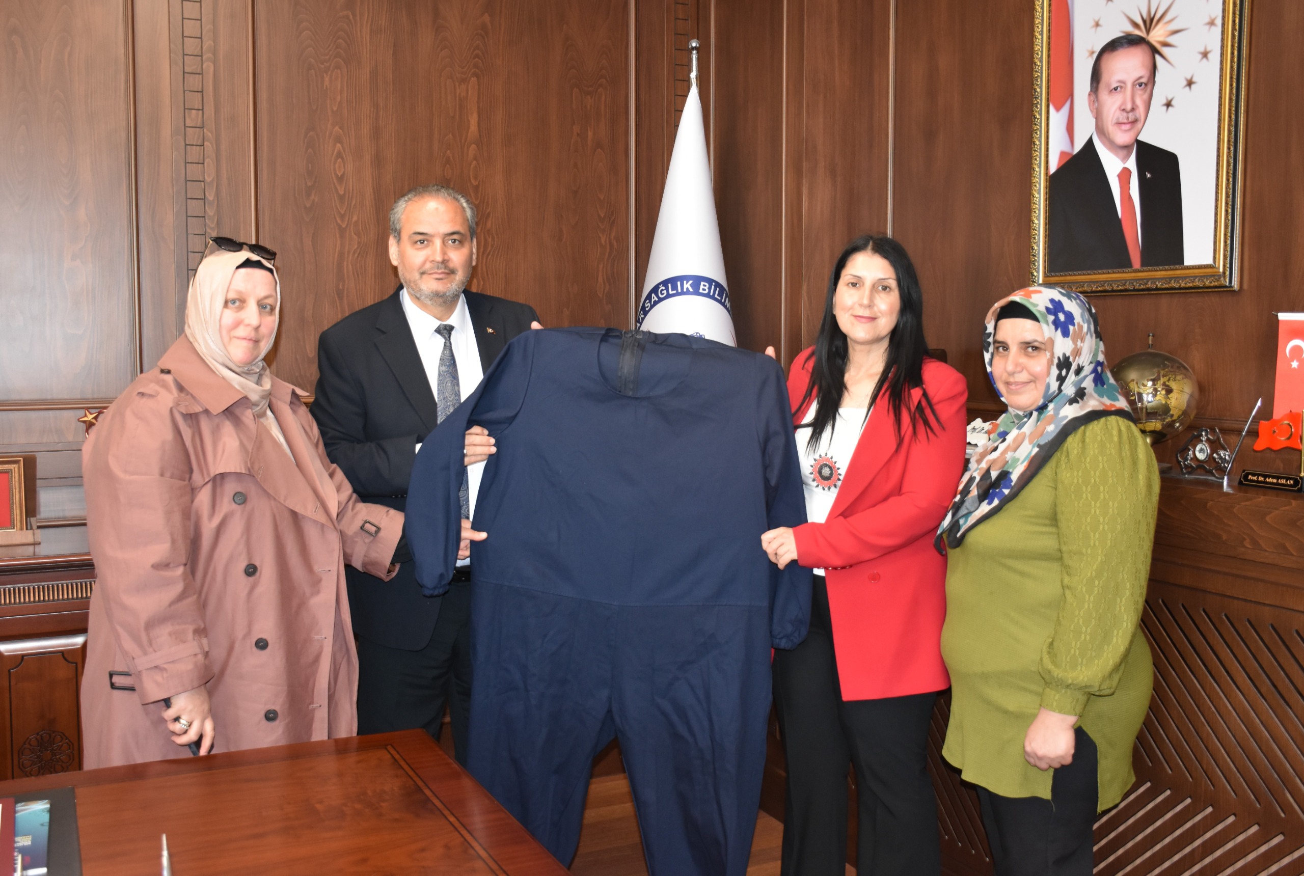 Afyonkarahisar Sağlık Bilimleri Üniversitesi Rektörü Prof. Dr. Adem Aslan, otizmli