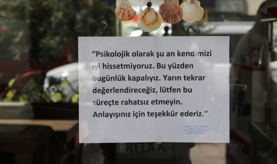Antalya'da iş yerinin camına astığı, "Psikolojik olarak kapalıyız, yarına düşünürüz.