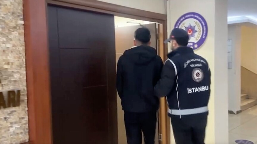 İstanbul'da sahte belgelerle yabancı uyruklu kişilerin ikamet izni almasını sağladıkları