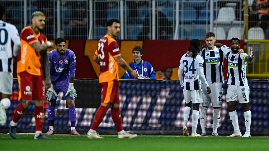 Şampiyon Galatasaray, Trendyol Süper Lig'de sezonu Kasımpaşa mağlubiyetiyle kapattı.