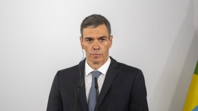 İspanya Başbakanı Pedro Sanchez, lig şampiyonluğu kutlamalarında Barselona sokaklarında Filistin