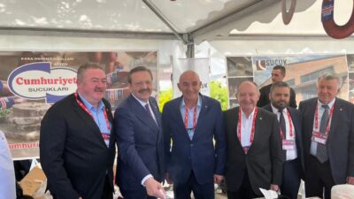 Hisarcıklıoğlu, Afyonkarahisar Ticaret Borsası Standını ziyaret etti.