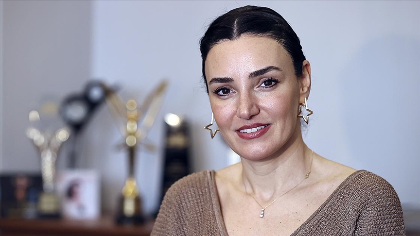 Türk halk müziği sanatçısı Sevcan Orhan ile Görkem Duman, aile
