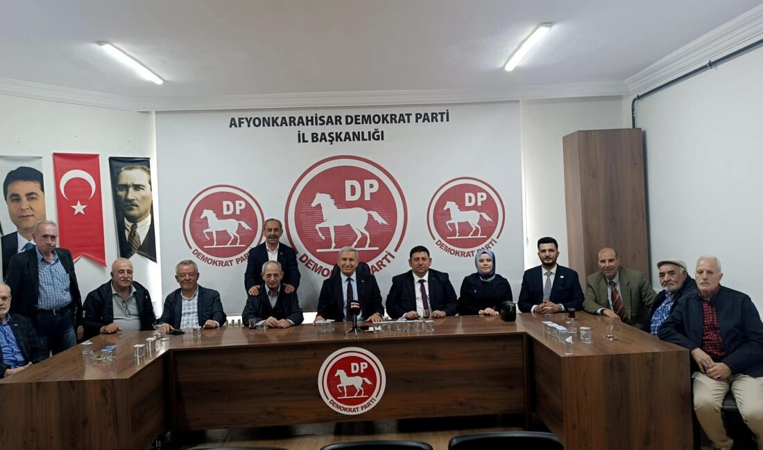 Demokrat Parti Afyonkarahisar İl Başkanlığı’nda Kurban Bayramı dolayısıyla düzenlenen bayramlaşma