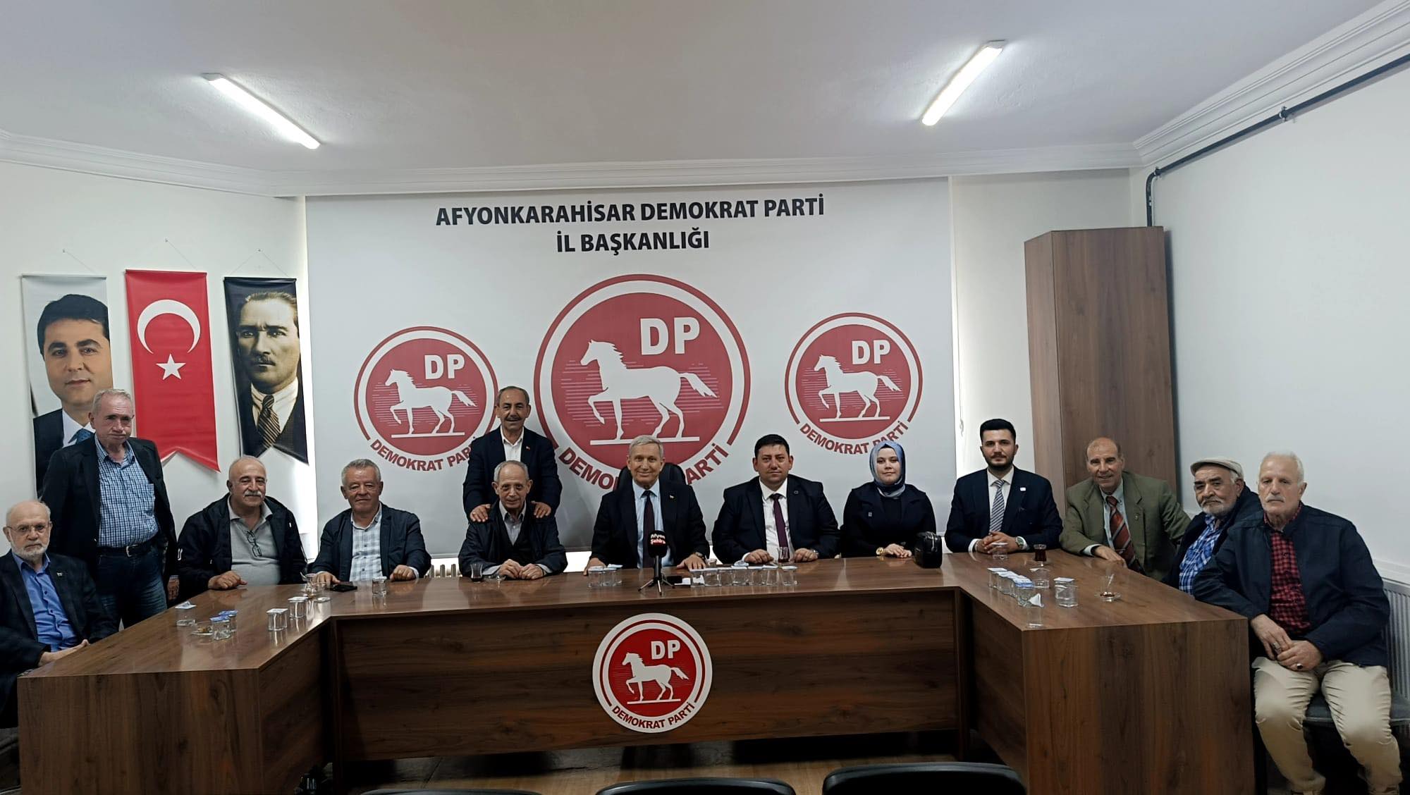 Demokrat Parti Afyonkarahisar İl Başkanlığı’nda Kurban Bayramı dolayısıyla düzenlenen bayramlaşma