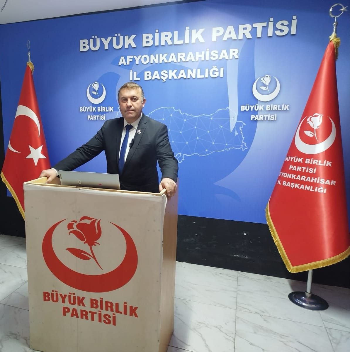 Büyük Birlik Partisi Afyonkarahisar İl Başkanı Süleyman Çağlar başıboş sokak