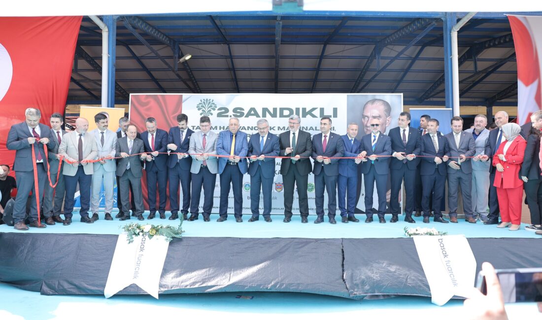 Afyonkarahisar’ın Sandıklı ilçesinde bu yıl ikincisi düzenlenen Tarım, Hayvancılık Makineleri,
