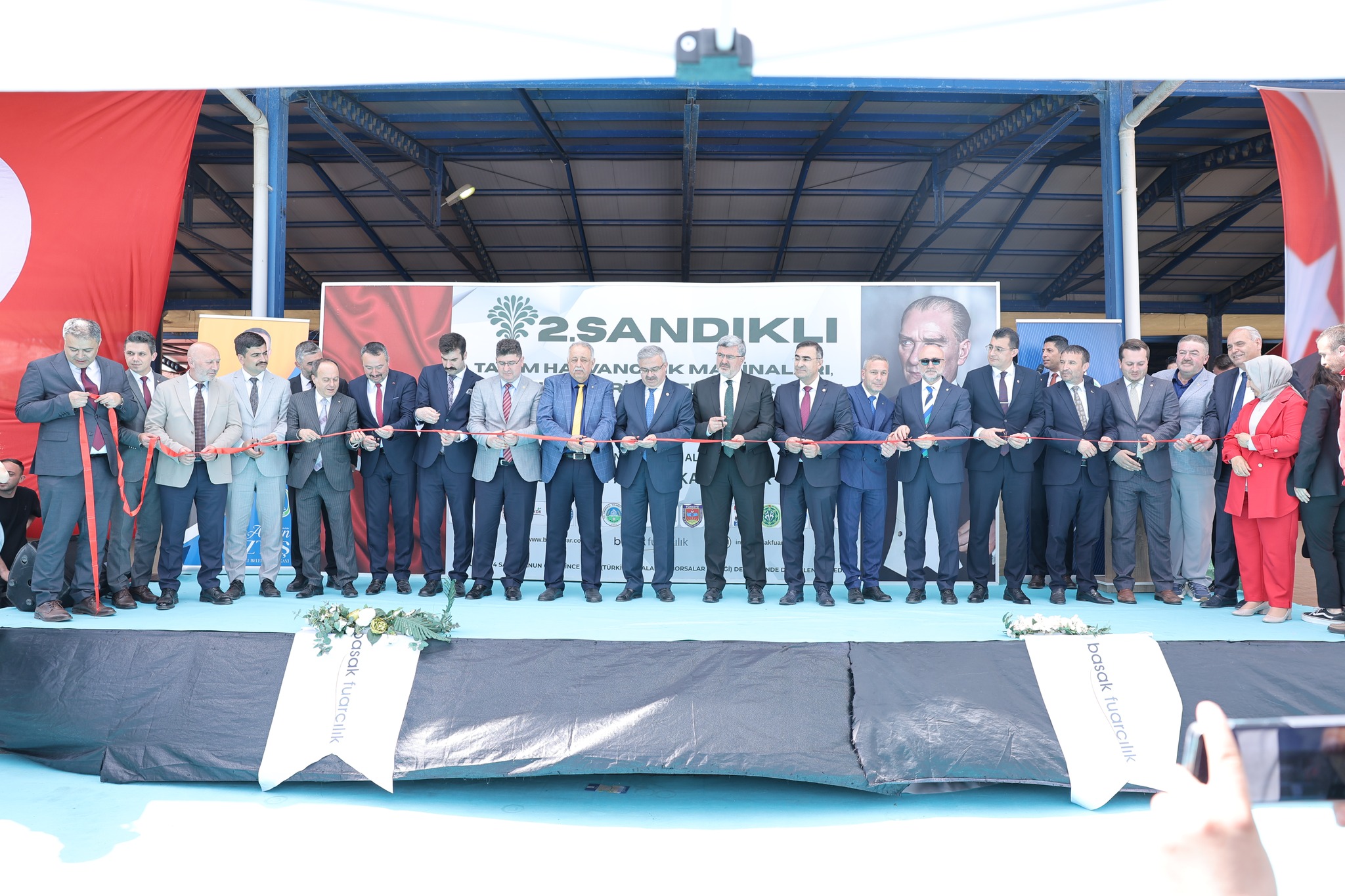 Afyonkarahisar’ın Sandıklı ilçesinde bu yıl ikincisi düzenlenen Tarım, Hayvancılık Makineleri,