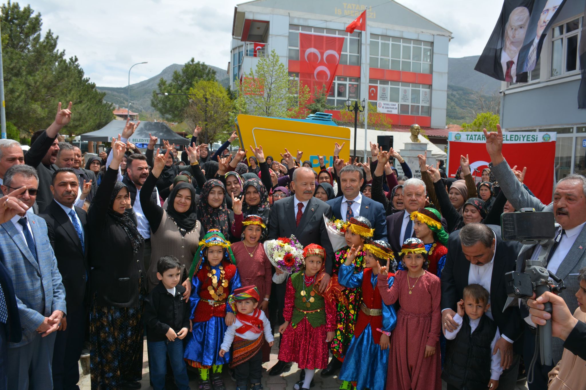 Tatarlı’daki Hıdırellez Bahar Şenlikleri’ne katılan Milliyetçi Hareket Partisi Afyonkarahisar Milletvekili