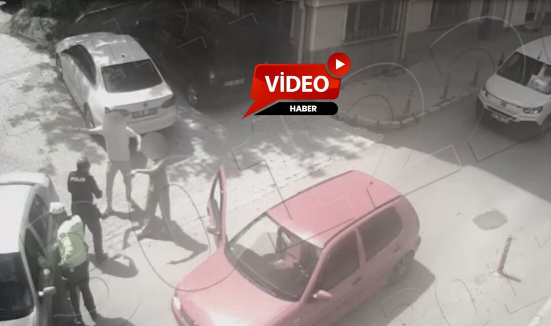 Afyonkarahisar’da trafikte yaşanan tartışma kısa sürede kavgaya dönüştü. İl Emniyet