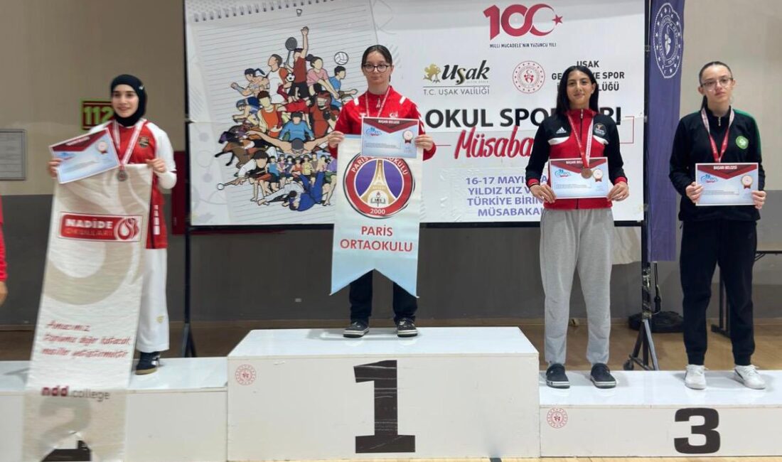 Afyonkarahisarlı sporcular, Uşak’ta düzenlenen Okullararası Küçükler ve Yıldızlar Türkiye Karate