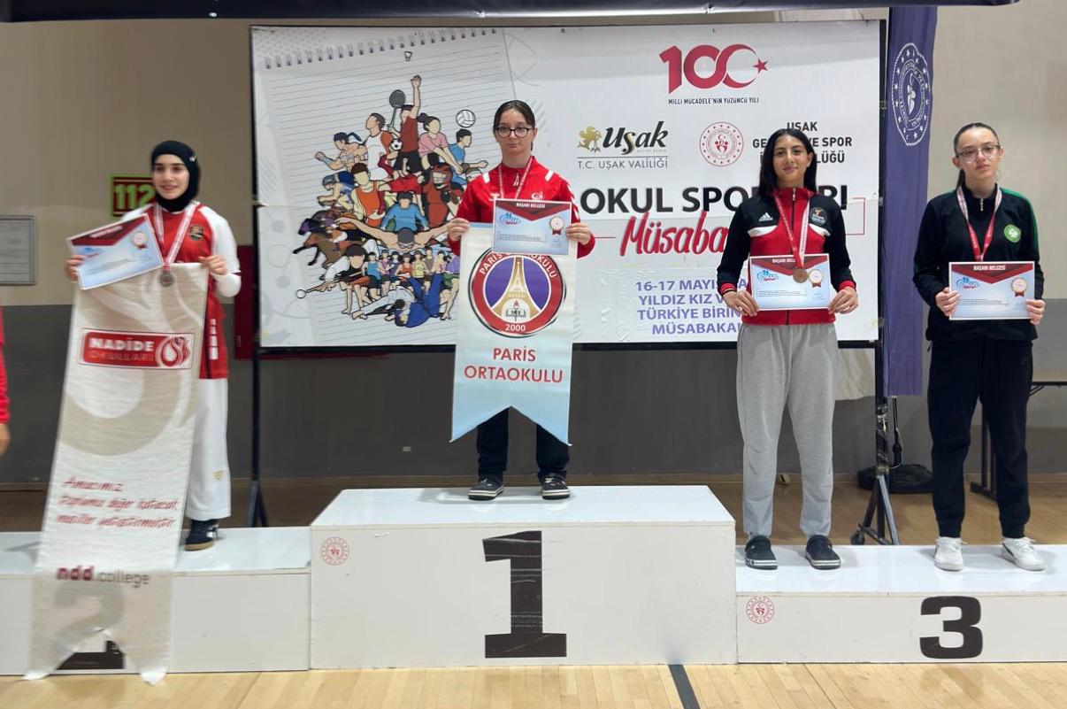 Afyonkarahisarlı sporcular, Uşak’ta düzenlenen Okullararası Küçükler ve Yıldızlar Türkiye Karate
