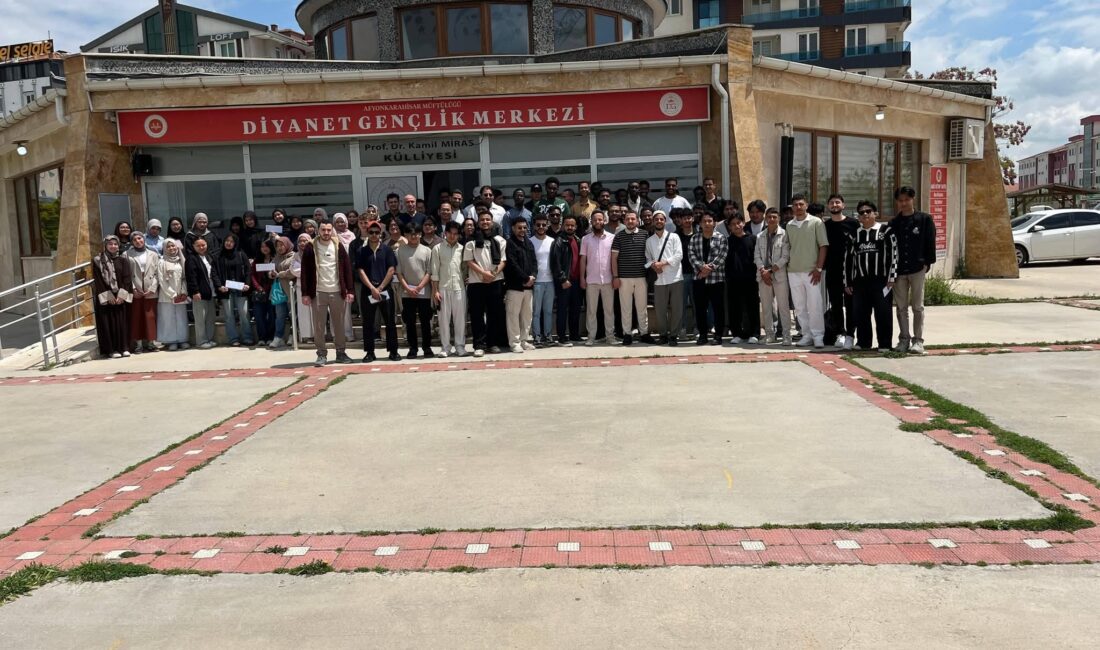 Afyonkarahisar İl Müftülüğü Diyanet Gençlik Merkezi, bayramda memleketlerine gidemeyen uluslararası