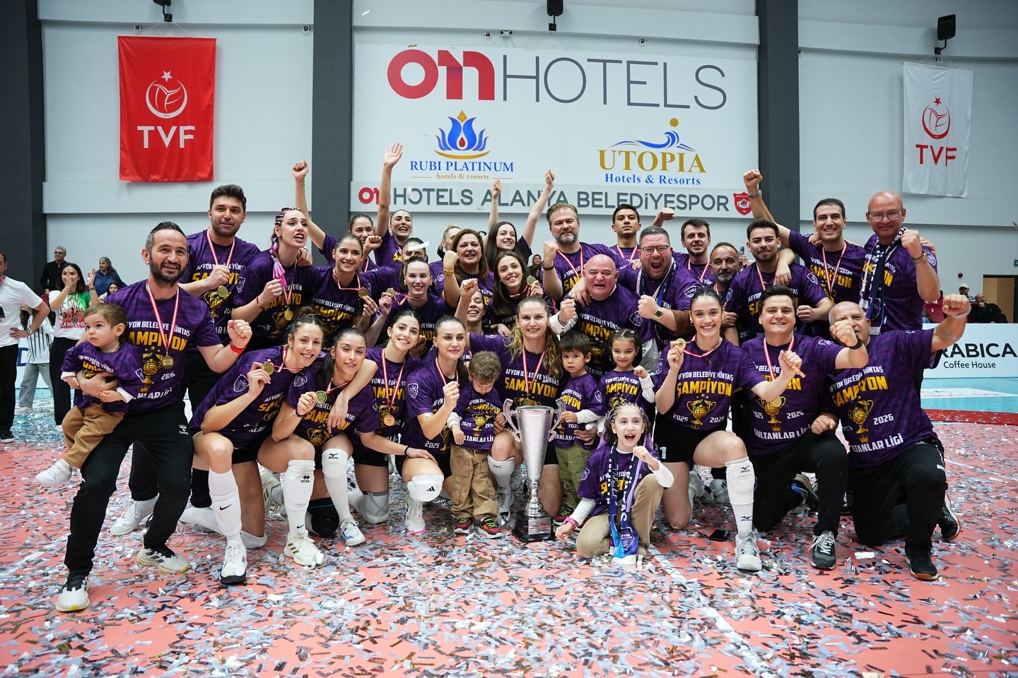 Sultanlar Ligi’nin çiçeği burnunda ekibi Afyon Belediye Yüntaş, yeni sezon