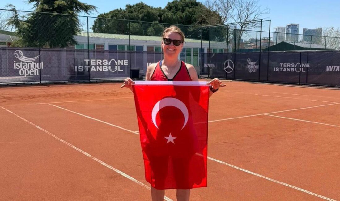 Afyonkarahisarlı sporcu Şeniz Karagöz, tenis kortlarında gösterdiği üstün başarıyla adını