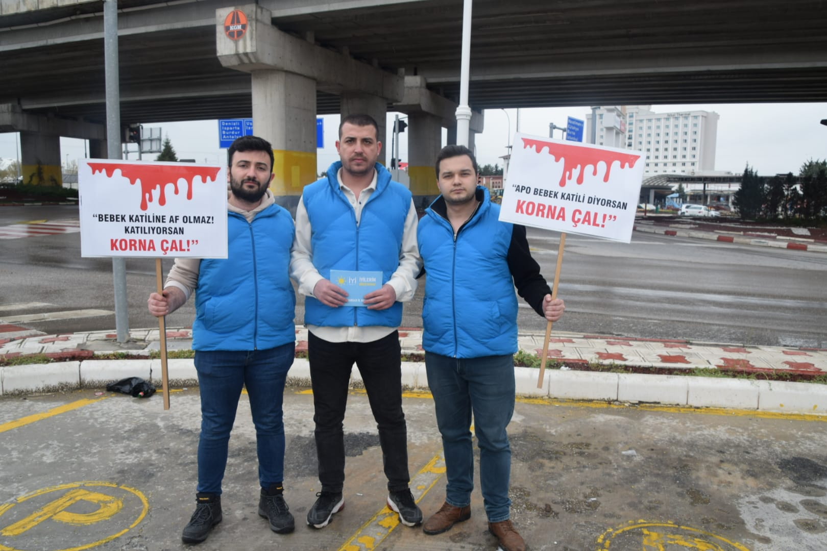 İYİ Parti Afyonkarahisar İl Gençlik Kolları, şehir merkezinin en işlek