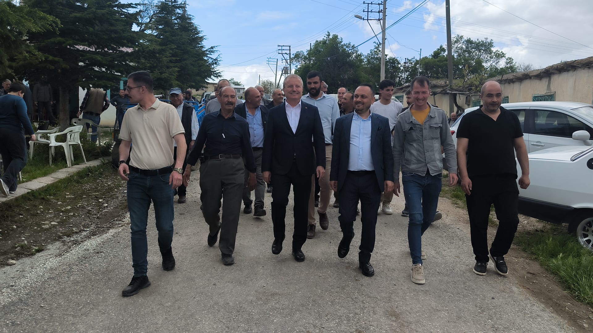 Afyonkarahisar’ın Çay ilçesine bağlı Devederesi Köyü’nde düzenlenen geleneksel Hıdırellez Şenlikleri,