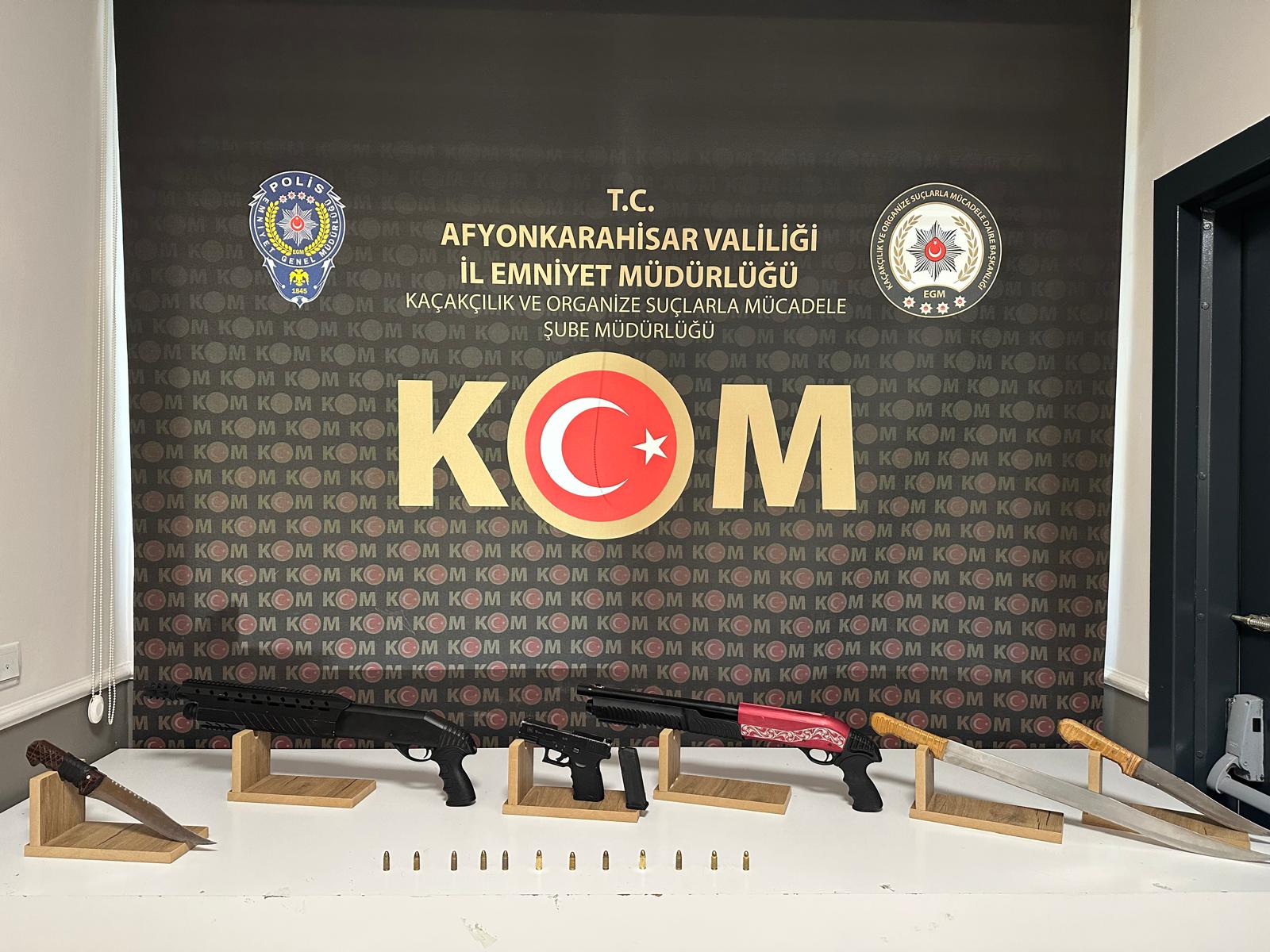 Afyonkarahisar’da kendilerini "Glock Organize Suç Örgütü" olarak tanıtıp iş yerlerini