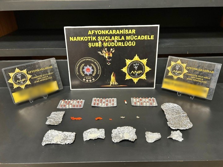 Afyonkarahisar İl Emniyet Müdürlüğü ekiplerinin kent genelinde sokak satıcılarına ve