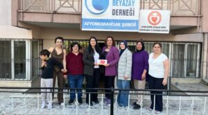 Sayın Vakfı Yönetim Kurulu üyeleri Gülçin Sayın, Melike Sayın ve