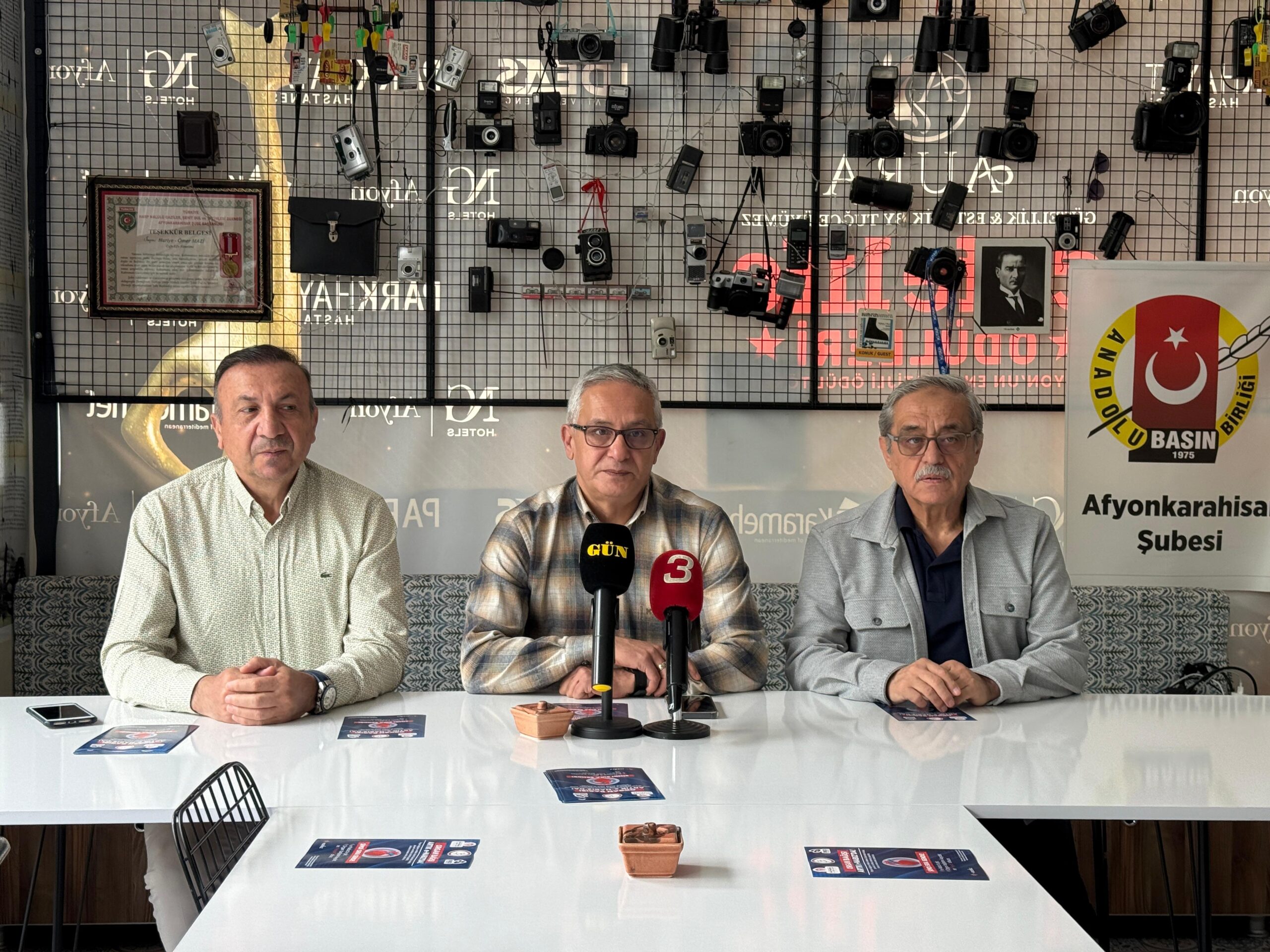 Afyonkarahisar Diyaliz Hastaları Derneği (AFDİDER), kentteki bir kafede yerel basın