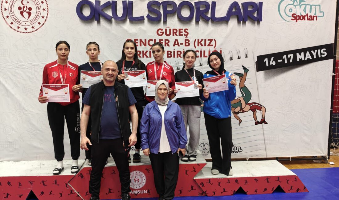Samsun’da düzenlenen Okul Sporları genç kızlar güreş Türkiye şampiyonasında Afyonkarahisarlı
