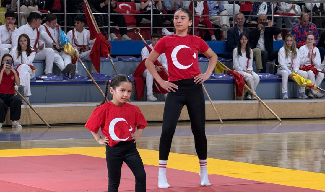 Afyonkarahisar’da 19 Mayıs coşkusu Prof. Dr. Veysel Eroğlu Spor Salonu’nda