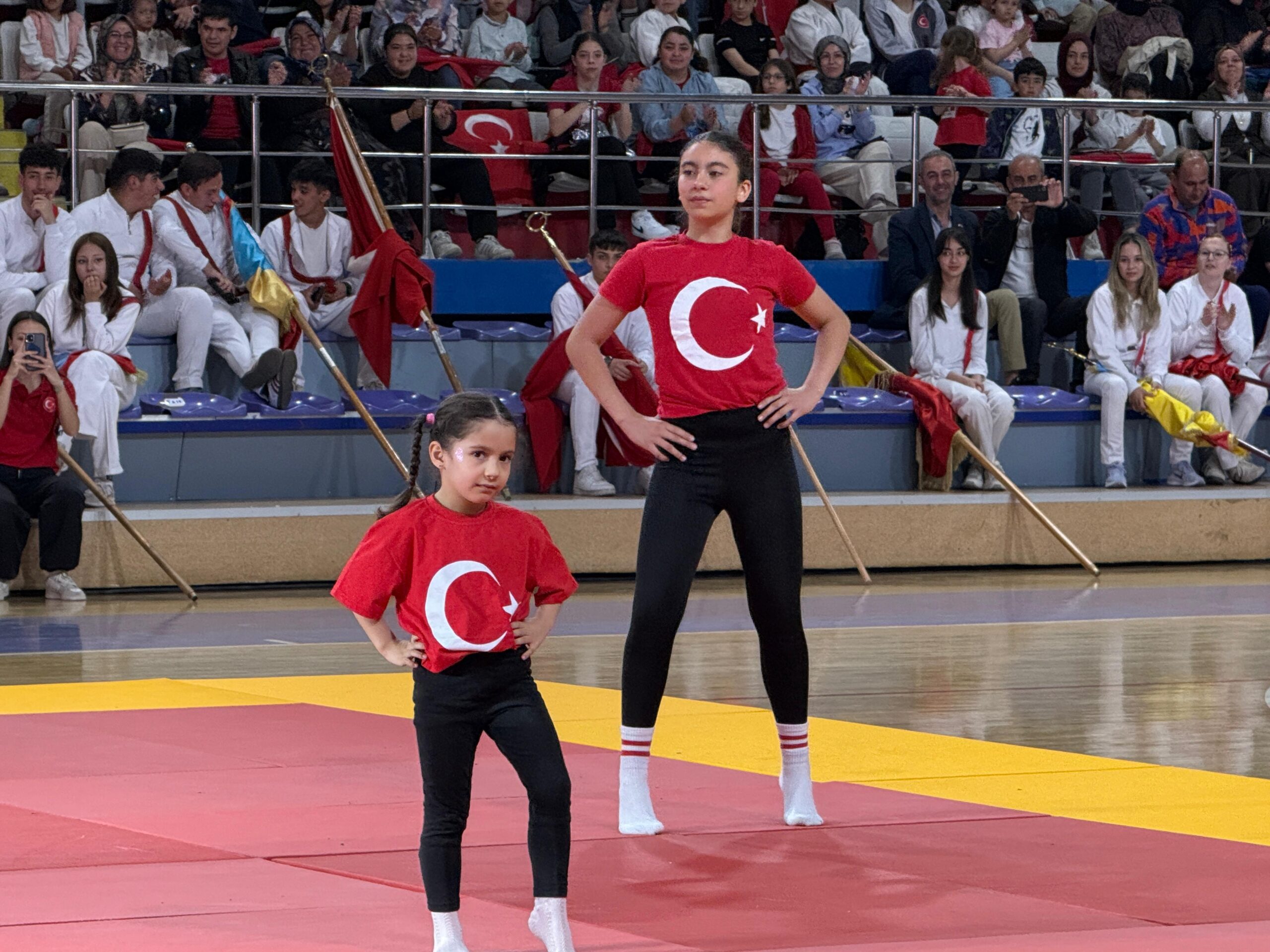 Afyonkarahisar’da 19 Mayıs coşkusu Prof. Dr. Veysel Eroğlu Spor Salonu’nda