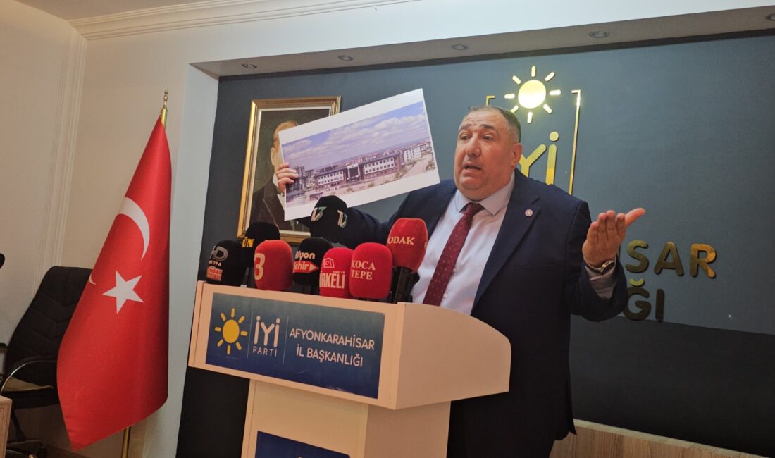 İYİ Parti Afyonkarahisar İl Başkanı Muhammet Mısırlıoğlu, haftalık basın toplantısında