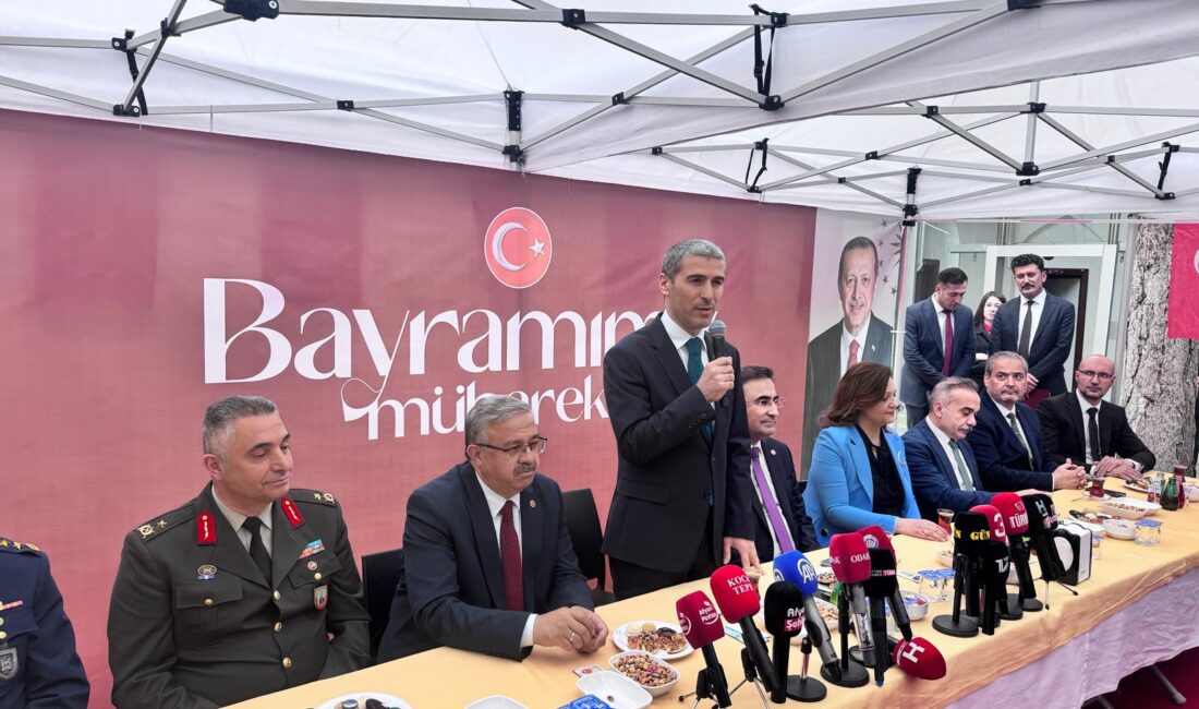 Afyonkarahisar protokolü geleneksel bayramlaşma programında bir araya geldi.